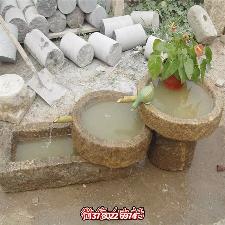 古老農(nóng)村石槽流水魚缸，傳統(tǒng)擺件裝飾景觀