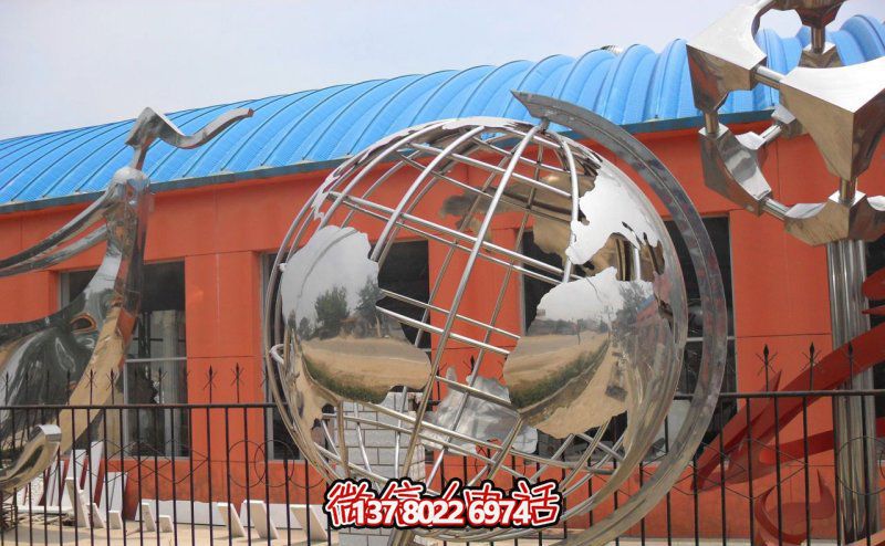 白鋼鏤空地球儀雕塑，為公園增添創(chuàng)意裝飾