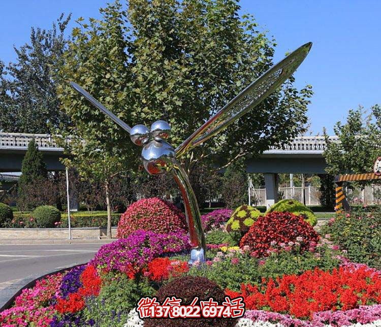 大型不銹鋼蜻蜓雕塑，給城市花園添彩