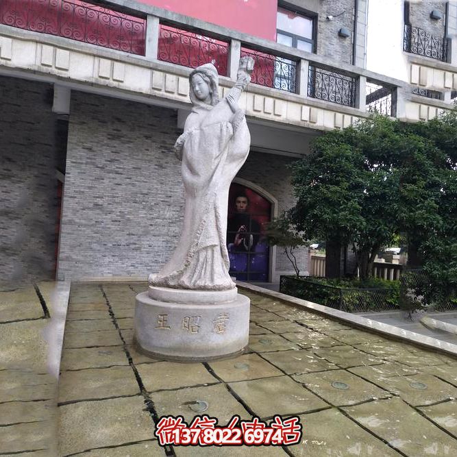 傳承歷史的美，贊美女王的神奇雕像