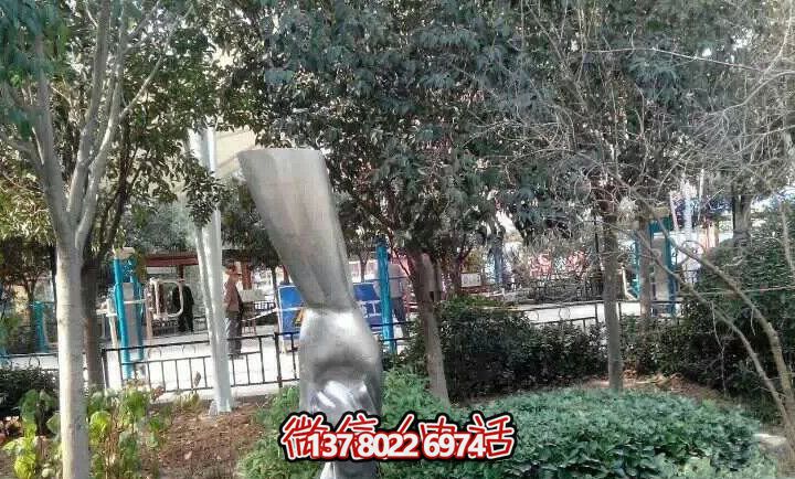 不銹鋼兒童雕塑——讓孩子們?cè)趯W(xué)校里拉大手，拋光小手