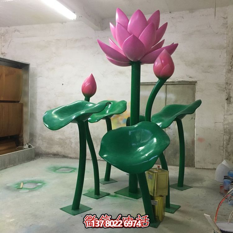 大型不銹鋼彩繪蓮花擺件，為游樂場、商場、戶外公園增色