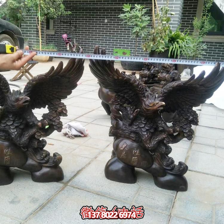 玻璃鋼老鷹雕塑，個(gè)性擺放商場(chǎng)裝飾
