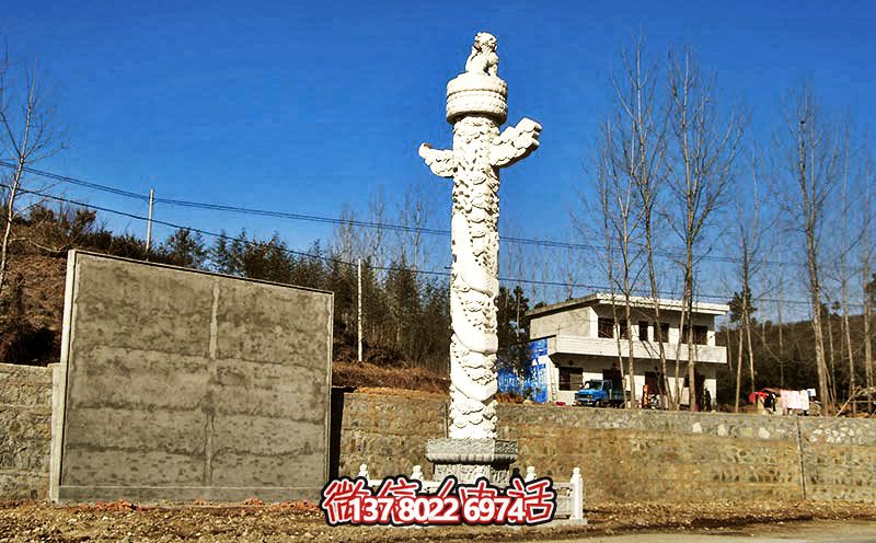 漢白玉華表雕塑，點(diǎn)綴農(nóng)村廣場(chǎng)