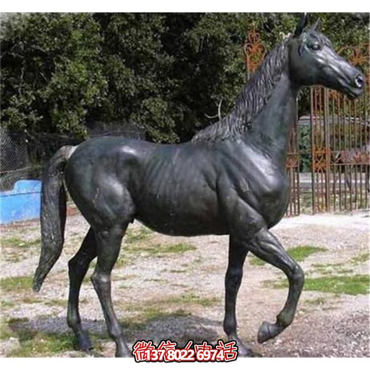 玻璃鋼仿銅馬雕塑，為園林廣場增添獨特魅力