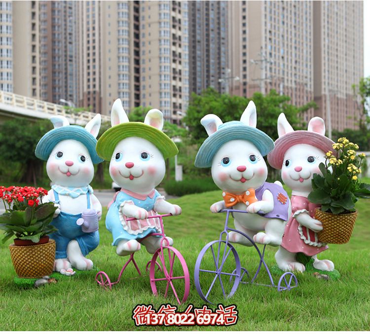 可愛兔子雕塑，為您的草坪添彩