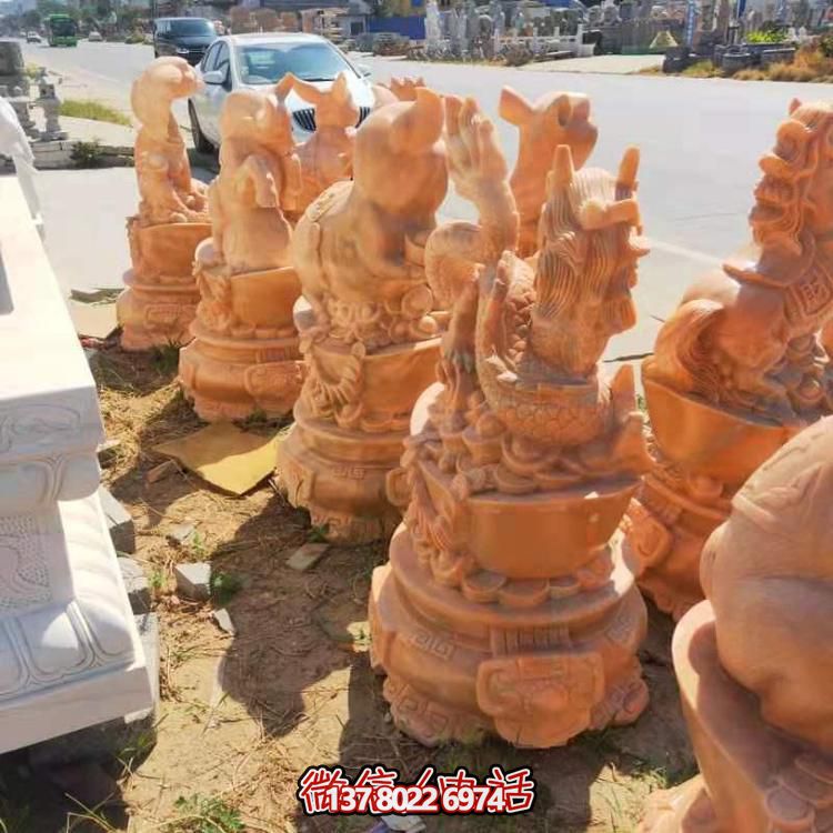 紅晚霞景區(qū)，十二生肖雕塑之旅