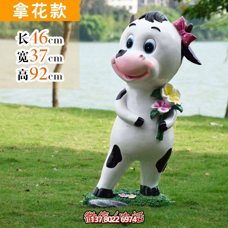 玻璃鋼牛雕塑，為景區(qū)增添點(diǎn)綴