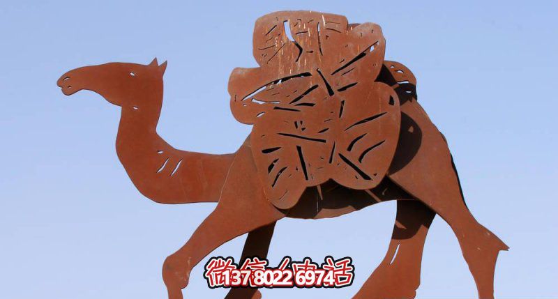 不銹鋼駱駝剪紙雕塑，點(diǎn)綴街道邊行走