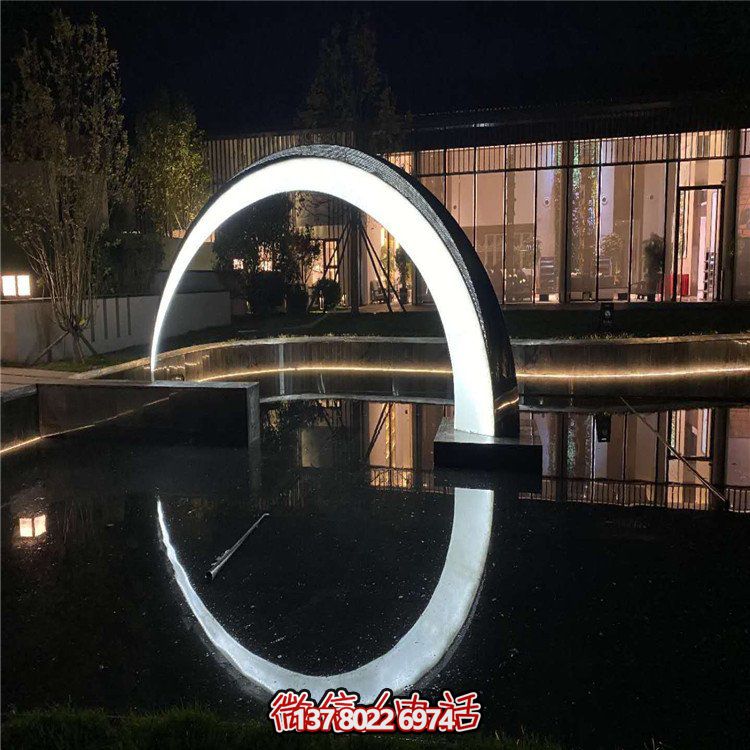不銹鋼發(fā)光圓環(huán)雕塑，點(diǎn)亮戶外園林景觀