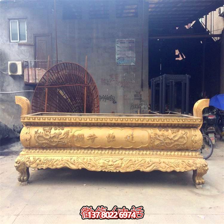 平口鍍金仿古香爐，為寺廟和戶外添彩