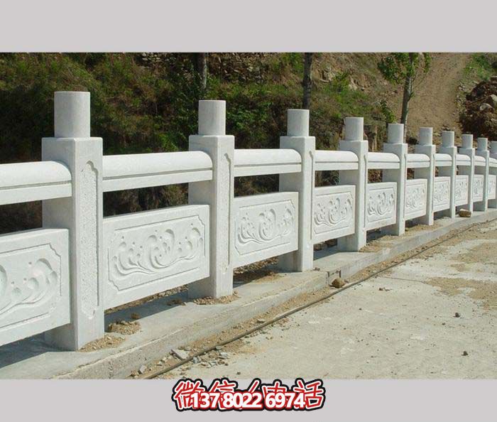 漢白玉欄桿石雕，為景區(qū)山道增添美感