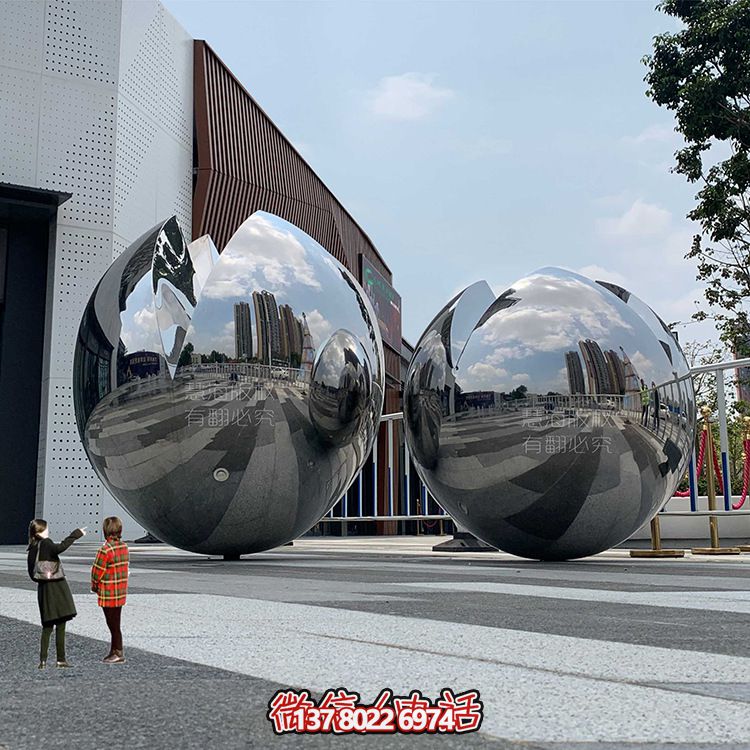 大型不銹鋼鏡面球體雕塑，為你的戶外空間增添獨(dú)特氣息
