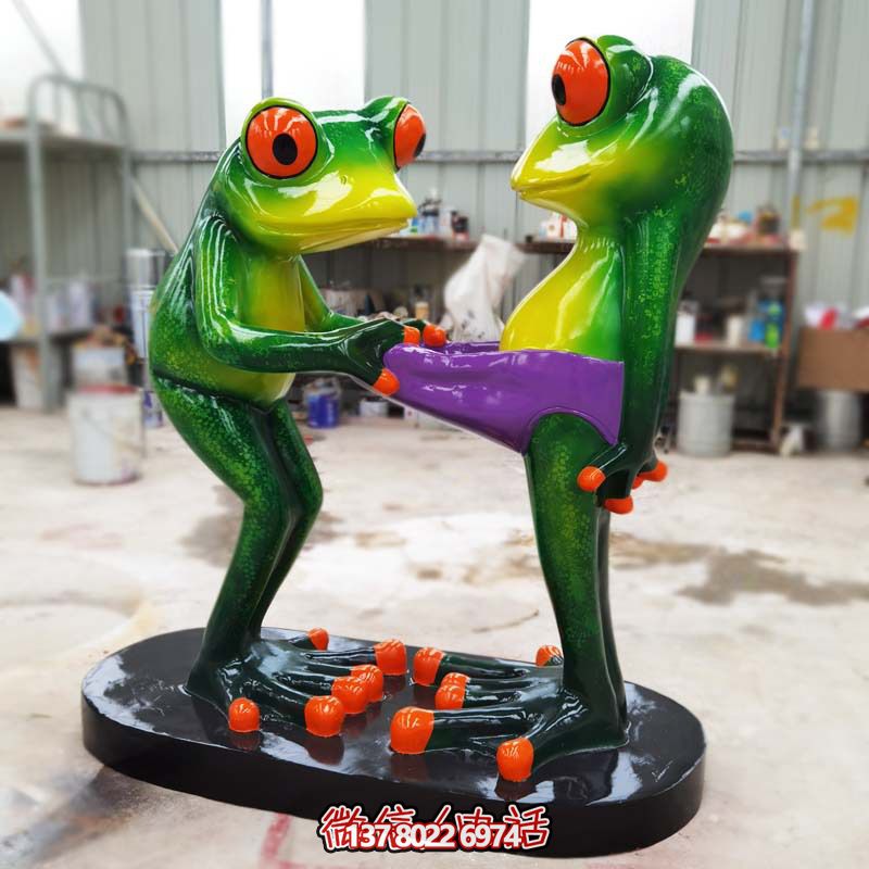 逗趣玻璃鋼青蛙雕塑，為景區(qū)增色不只