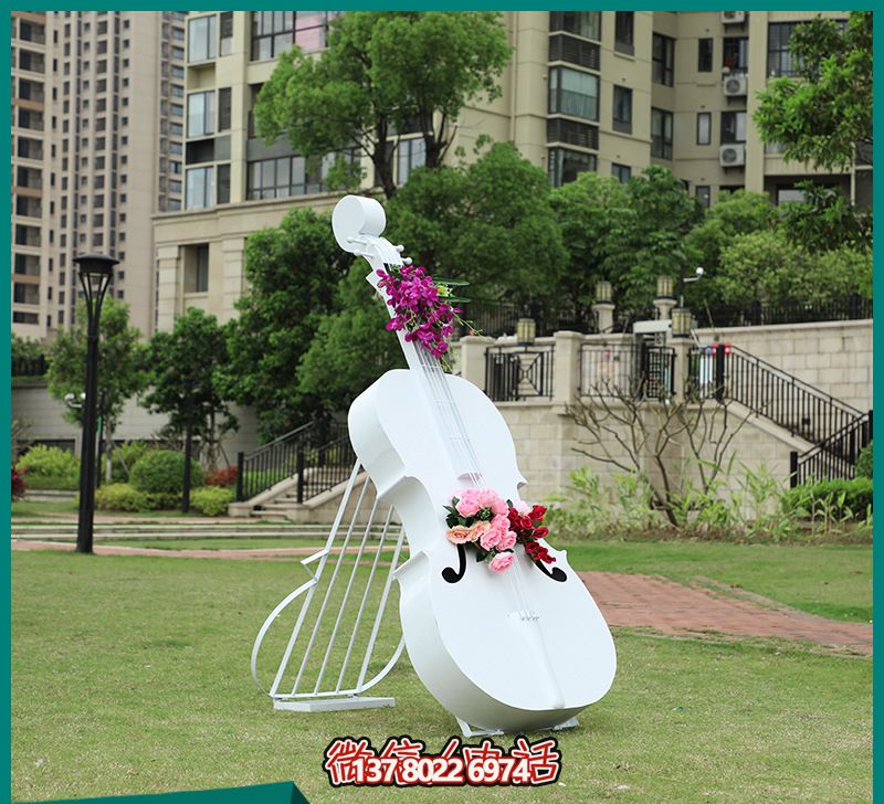 玻璃鋼雕塑，打造創(chuàng)意白色大提琴，點(diǎn)綴公園景區(qū)