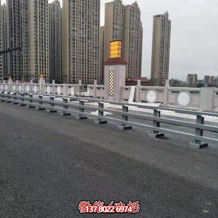 大理石護欄雕塑，為街道景觀帶來精美絕倫