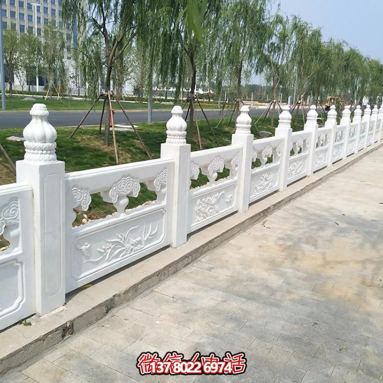 經(jīng)典石雕精美欄桿，增添校園美麗