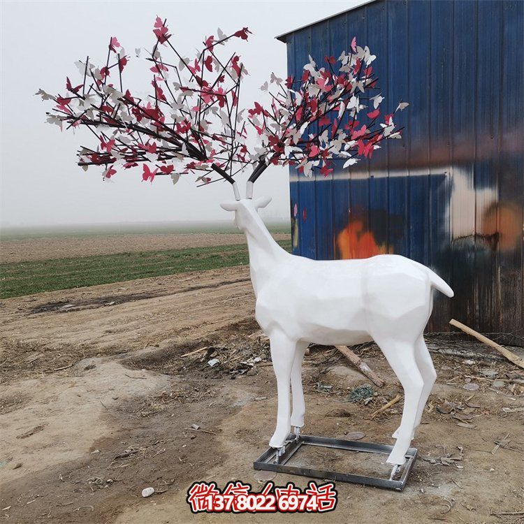 玻璃鋼雕塑梅花鹿，為戶外園林景觀增添抽象美感
