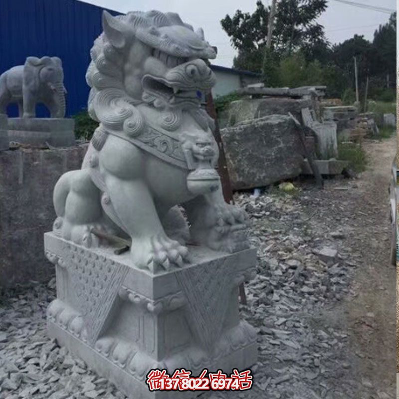 獅子雕塑鎮(zhèn)宅辟邪，美觀大方