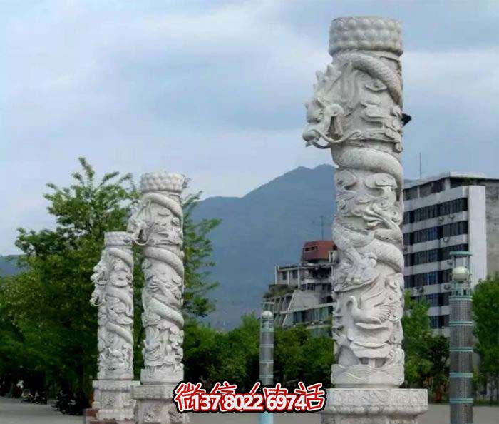 集大理石、石雕、龍柱于一體的大理景觀廣場