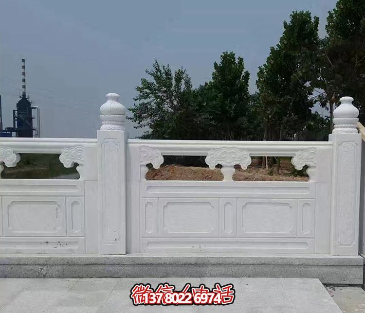 漢白玉鏤空石橋欄桿雕塑，為景區(qū)增添精彩
