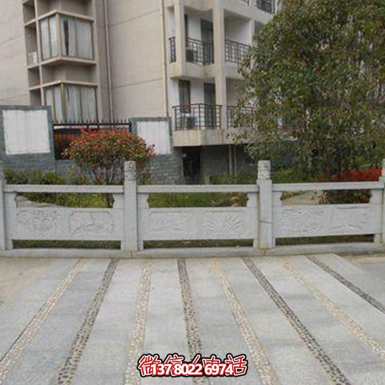 高品質(zhì)青石雕刻欄桿欄板，為您的小區(qū)裝飾添彩