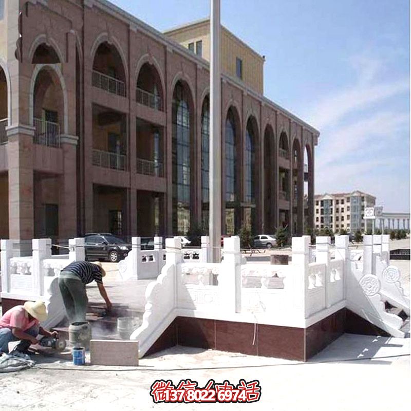 高雅華麗的漢白玉雕塑升旗臺(tái)，為你的飛機(jī)場(chǎng)增添華麗色彩
