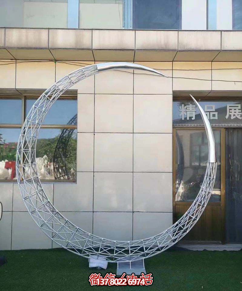 精致月亮雕塑，為您的別墅庭院增添美感