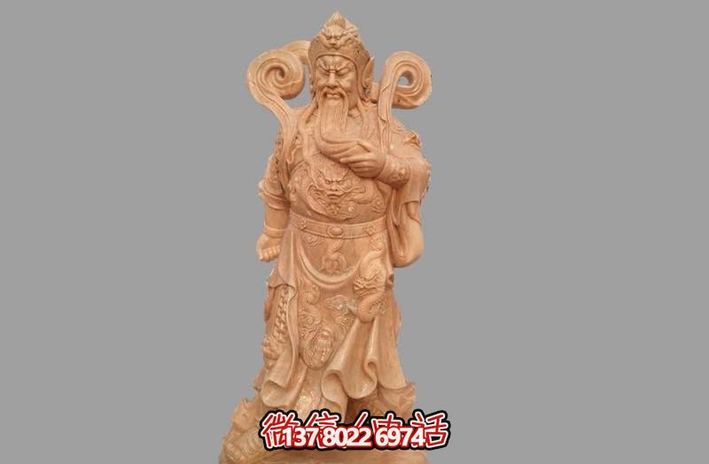 紅日晚霞下的關(guān)公雕塑，溫馨庭院里的佛像供奉
