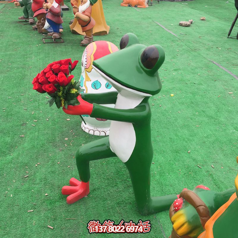 玻璃鋼雕塑，玫瑰青蛙拿玻璃公園裝飾