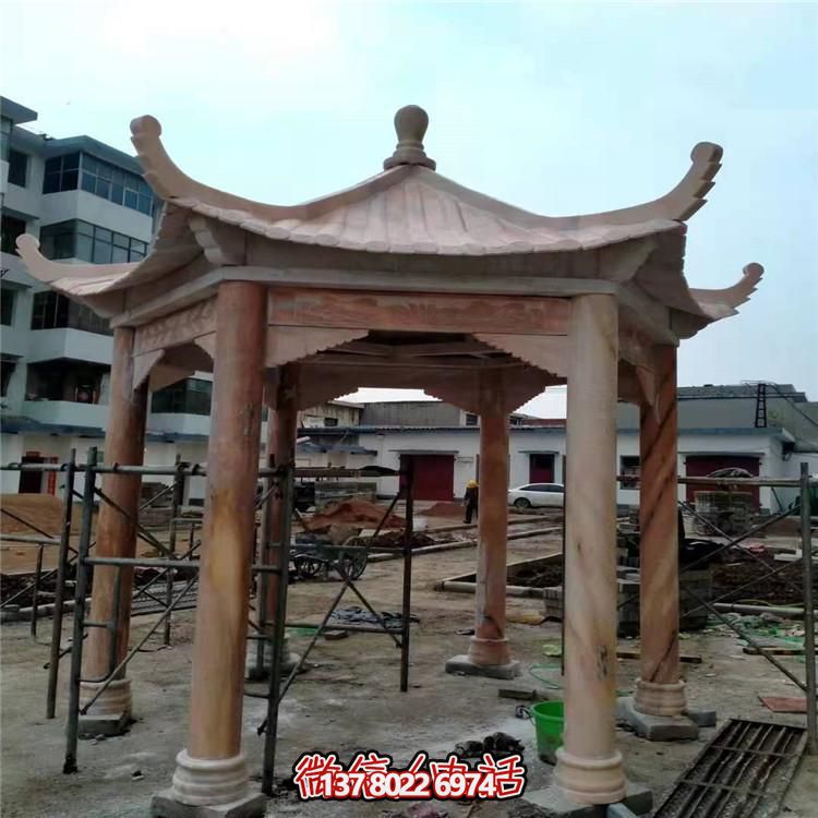 仿古涼亭，盡情欣賞晚霞染紅的美景