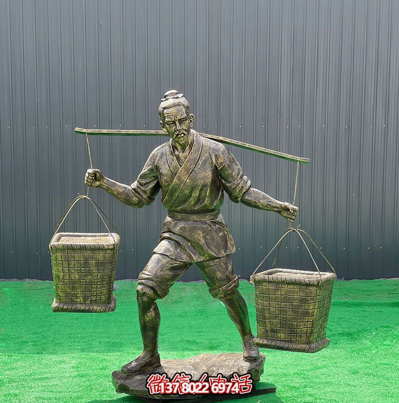 仿銅雕塑，勤勞農(nóng)耕人物雕塑，裝飾庭院玻璃鋼挑擔(dān)子