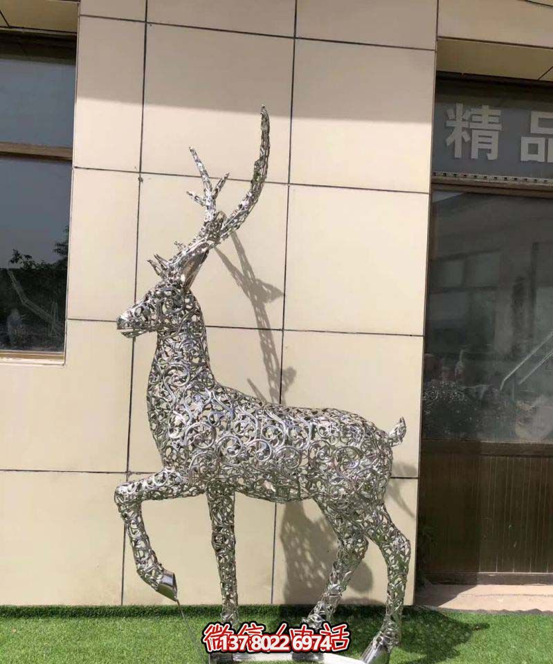 不銹鋼梅花鹿雕塑，走出別墅的美