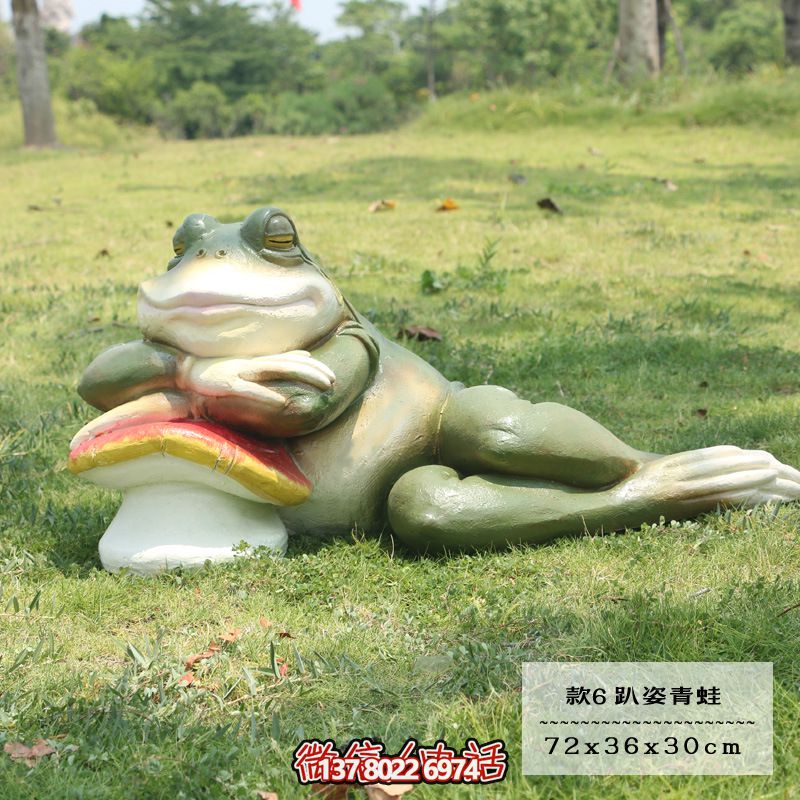 玻璃鋼青蛙雕塑趴著青蛙，給您的景區(qū)增添無(wú)限魅力