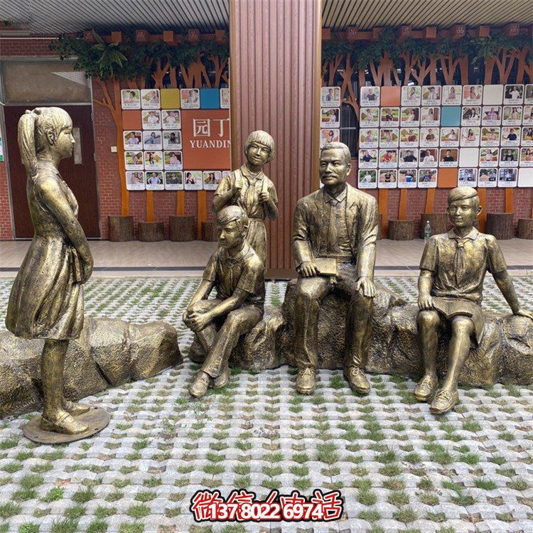 仿銅人物雕塑，裝點(diǎn)步行街情景