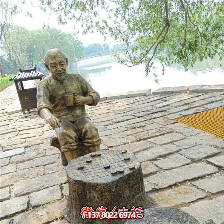 玻璃鋼雕塑仿銅老頭，點綴公園里