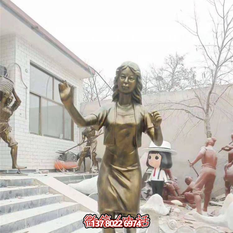 仿銅雕塑玻璃鋼抽象人物，為公園戶外裝飾