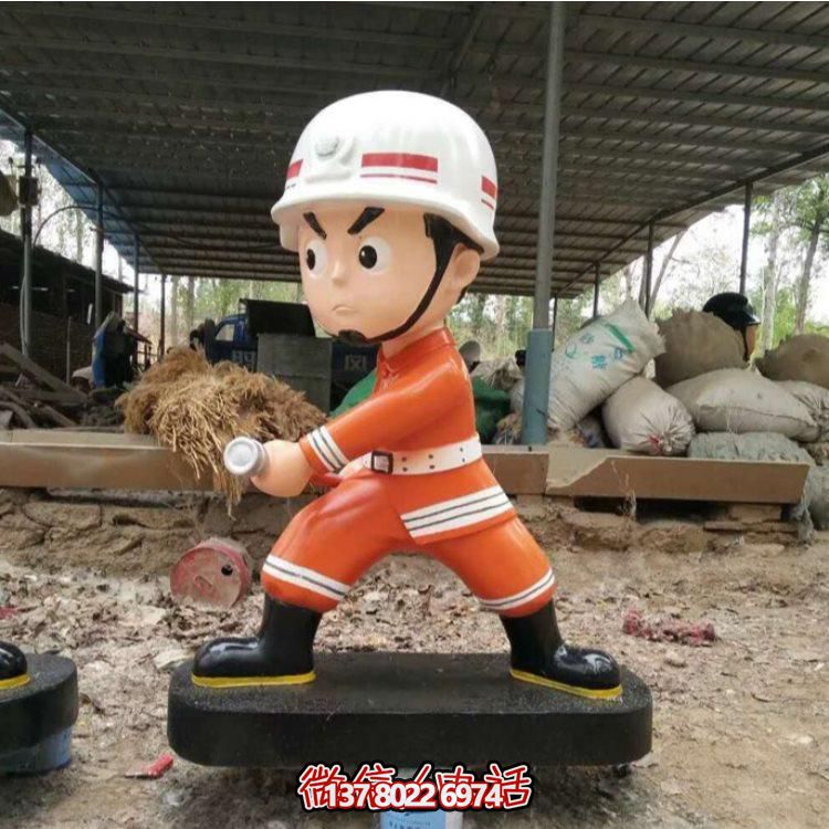 消防英雄銅雕塑像，為廣場(chǎng)添彩