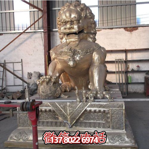 仿古銅噴金獅子雕塑，玻璃鋼大型戶外裝飾