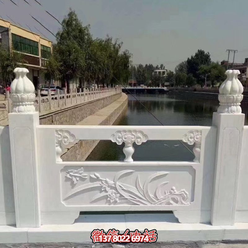 護(hù)城河精美石橋浮雕、漢白玉蘭花欄桿