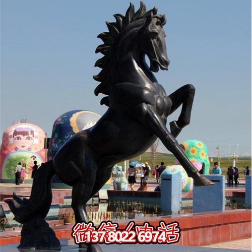 大型仿銅馬玻璃鋼雕塑，為廣場景觀增添無限精彩
