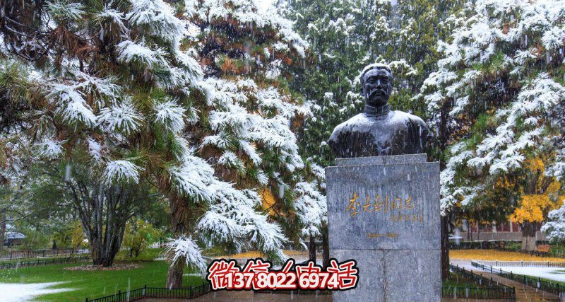 李大釗銅雕胸像，傳承戶外園林名人文化