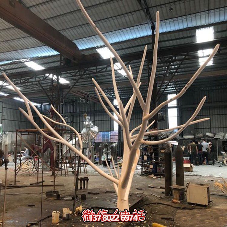大型玻璃鋼雕塑，給酒店裝飾帶來創(chuàng)意景觀