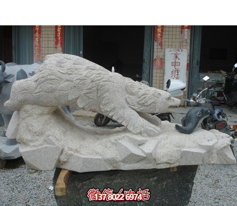 北極熊玻璃鋼雕塑，讓街道邊擺放創(chuàng)意爬行玻璃