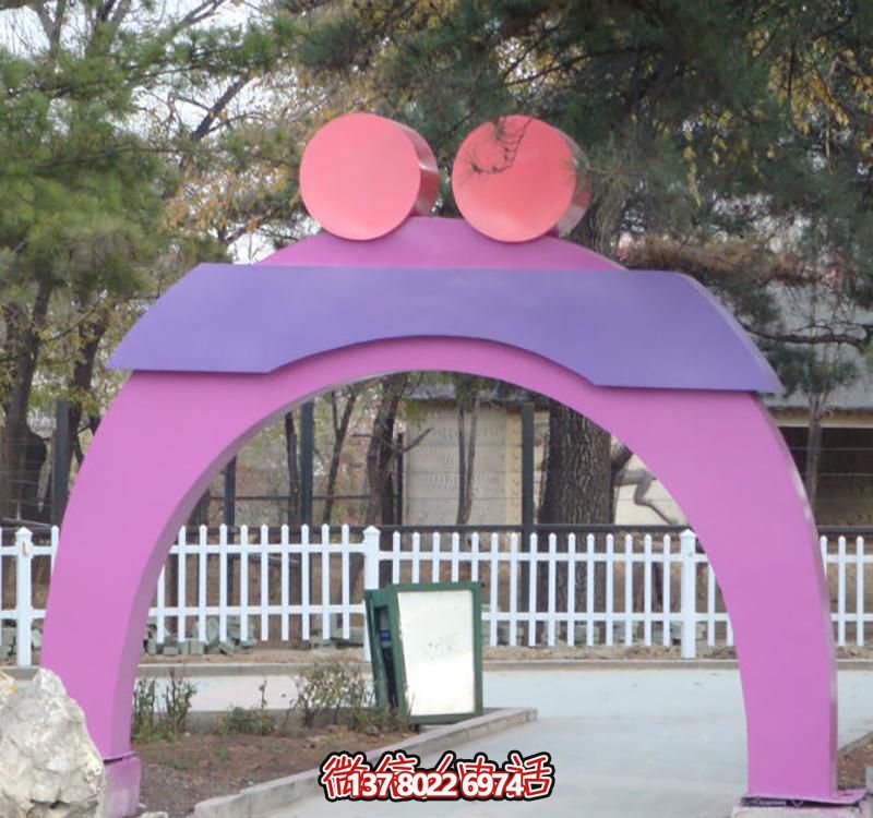 創(chuàng)意玻璃鋼愛心雕塑，裝點城市公園