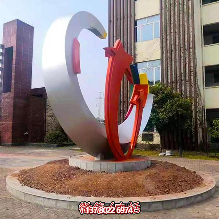 精致不銹鋼月牙雕塑，打造現(xiàn)代都市景觀