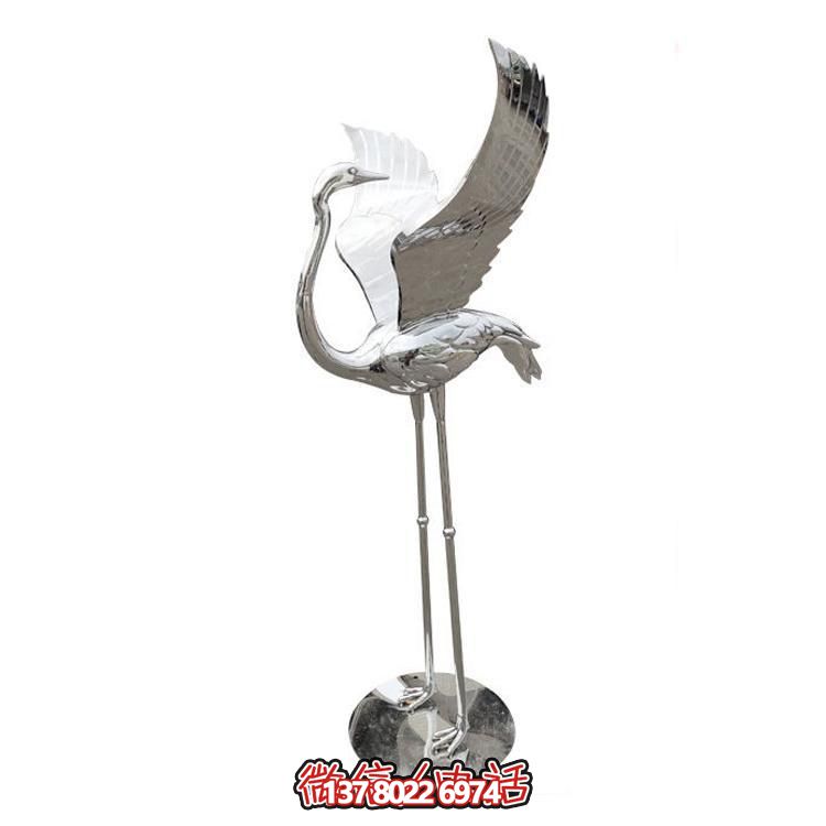鏡面不銹鋼仙鶴雕塑，質(zhì)樸自然，展翅回頭