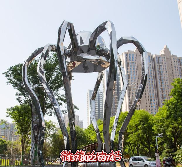 不銹鋼長腿螃蟹雕塑，為公園增添創(chuàng)意裝飾