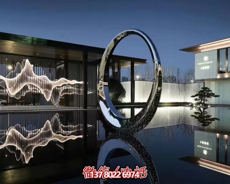 不銹鋼圓環(huán)雕塑，點綴園林別墅水池