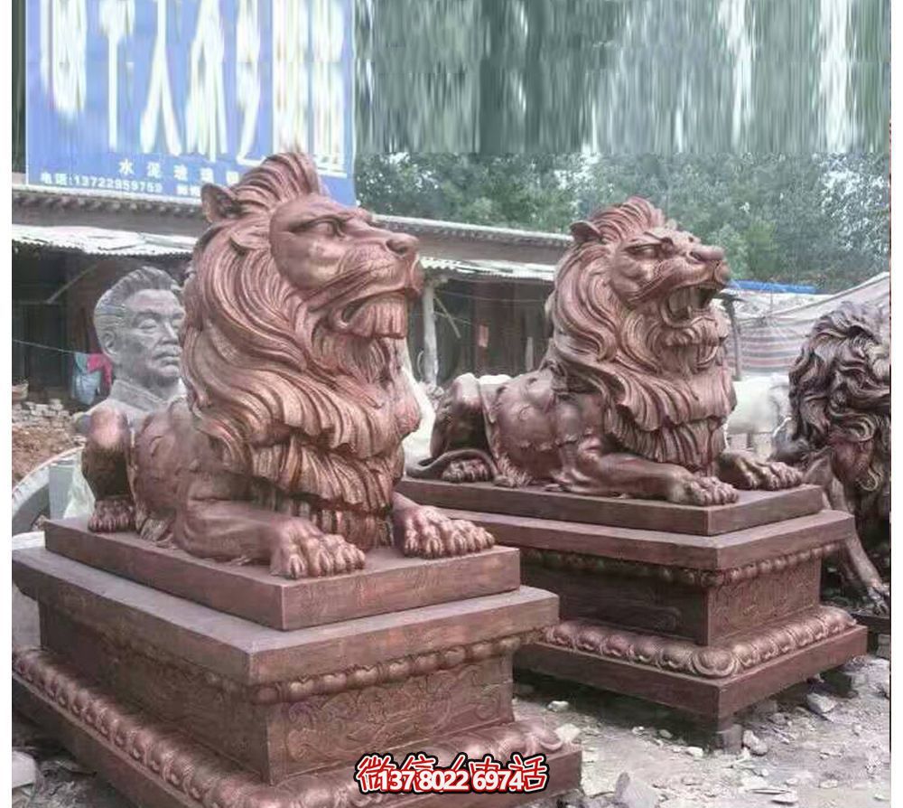 趴窩紅雕獅子仿真雕塑，守護晚霞鎮(zhèn)宅之美
